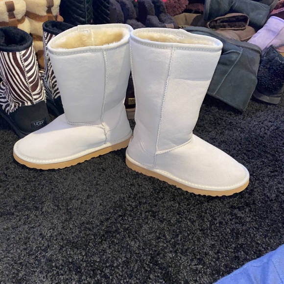 Brand New Tall Light Blue Uggs Size 9 - Picture 3 of 7